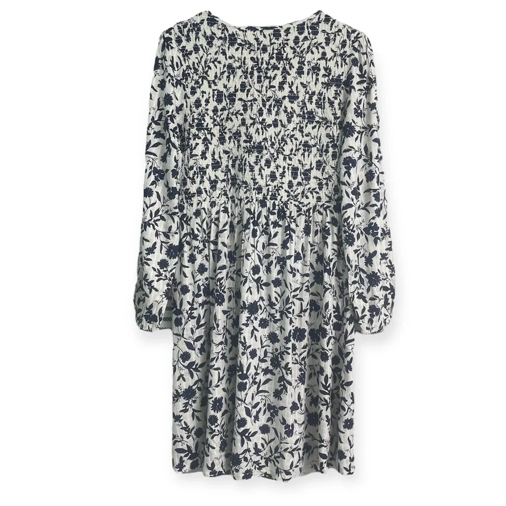Old Navy Smocked V- Neck Floral Print Feminine Boho Dress Size Medium - Picture 4 of 11